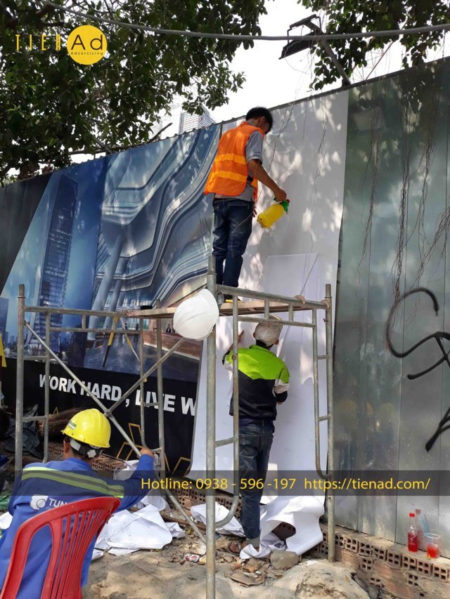 dán decal hàng rào quảng cáo