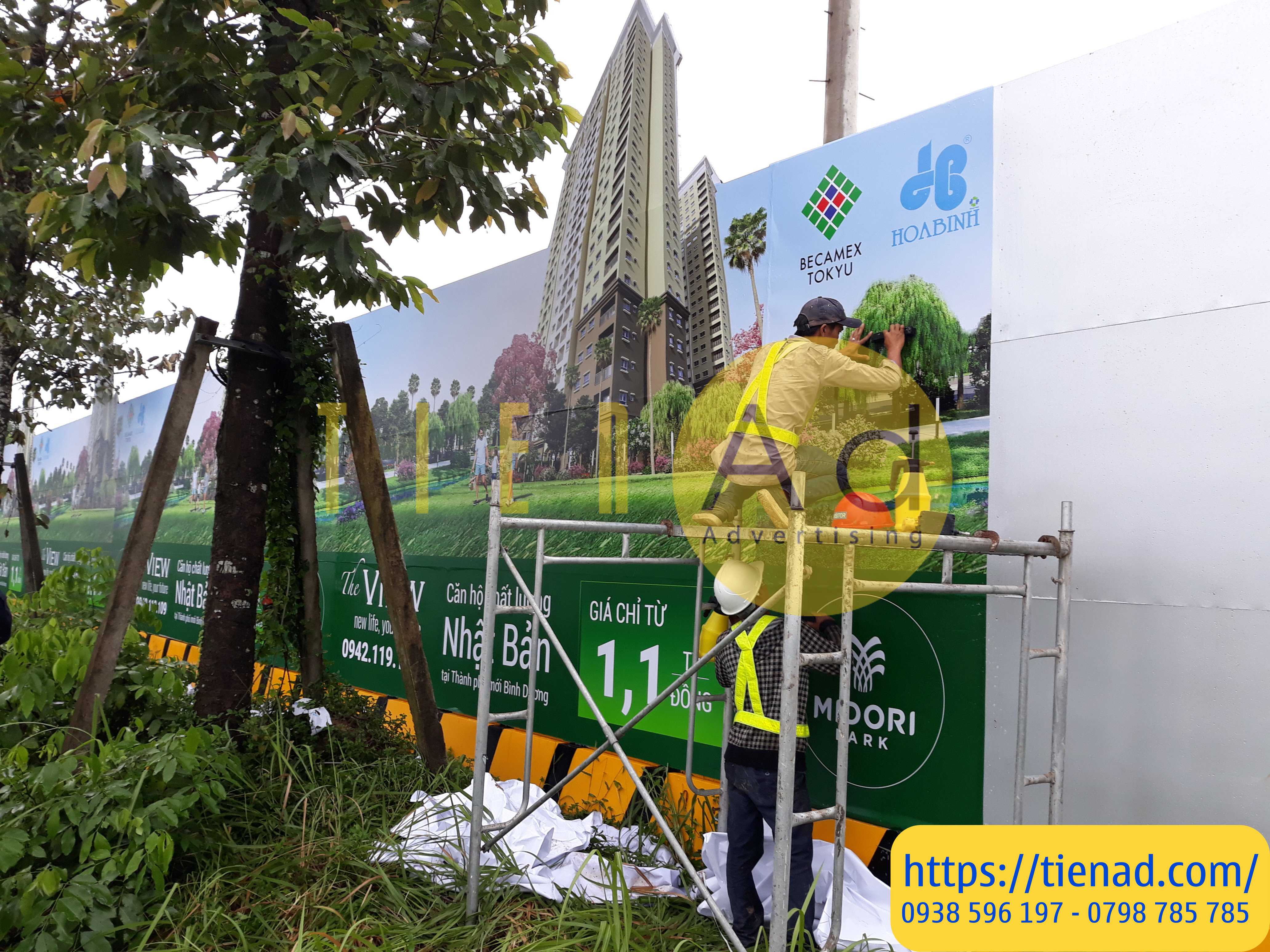 thi cong dan decal quang cao hang rao cong trinh
