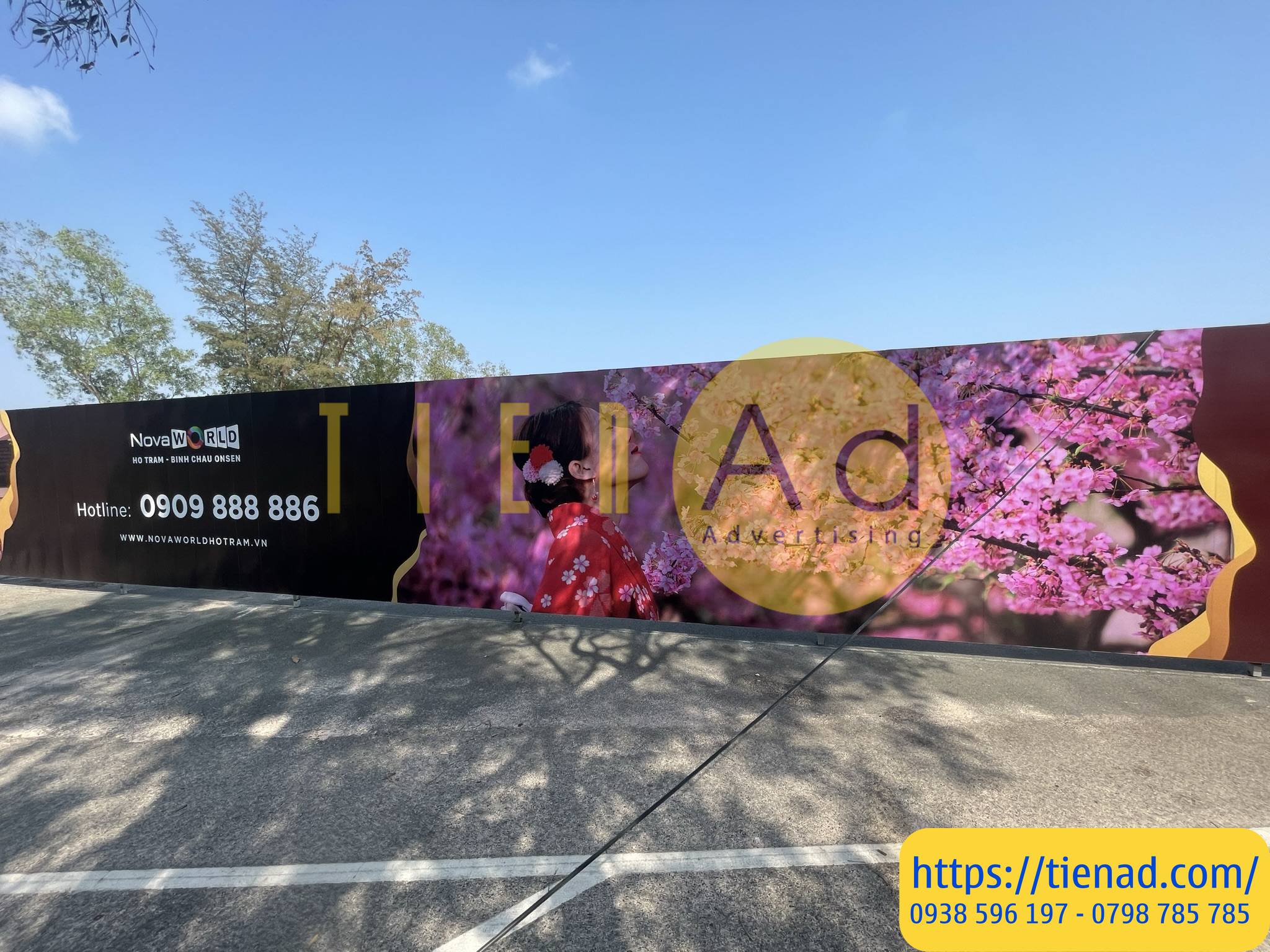 Thi công dán decal quảng cáo dự án bất động sản