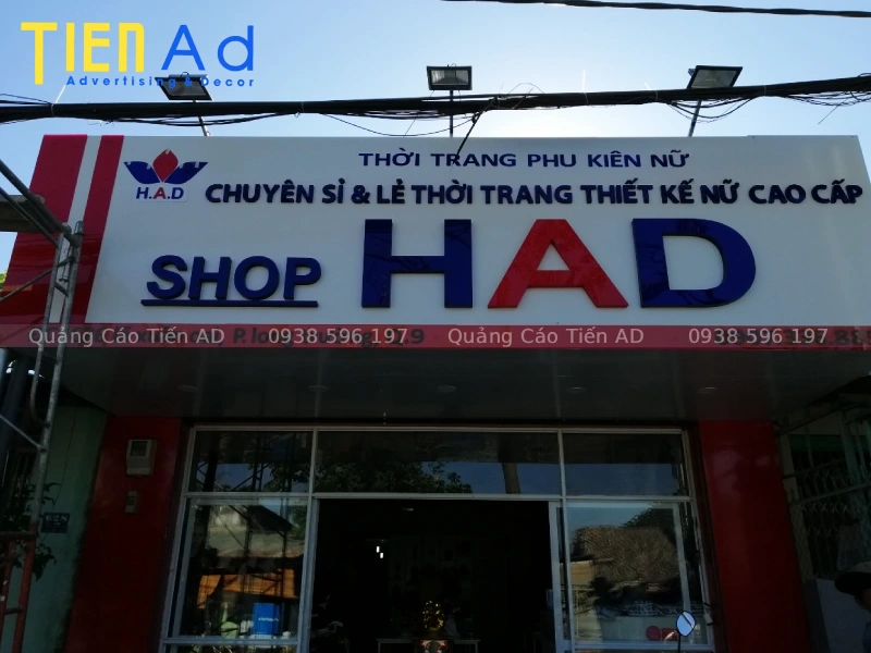 55+ mẫu bảng hiệu shop quần áo đẹp, hiện đại và thu hút khách hàng