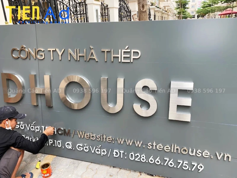 Bảng hiệu alu chữ nổi inox