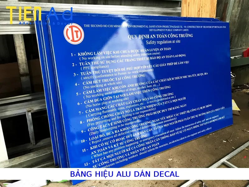Bảng hiệu alu dán decal