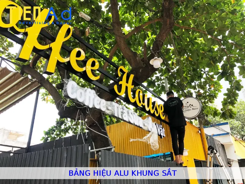 Bảng hiệu alu khung sắt