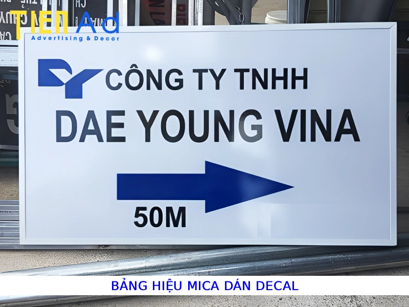 Bảng hiệu mica dán decal