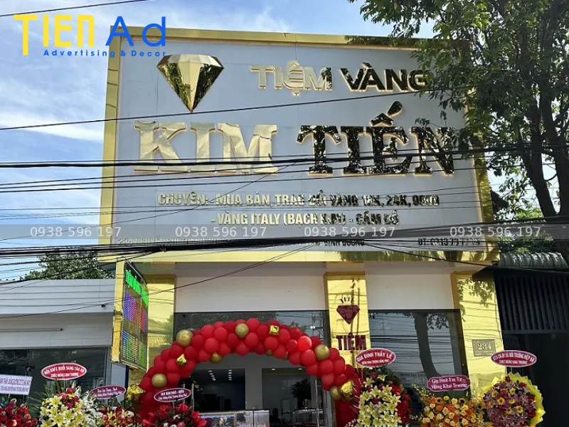 Bảng hiệu tiệm vàng Kim Tiến