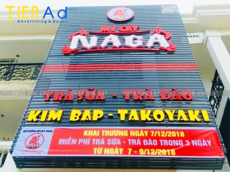 Bảng quảng cáo mì cay Naga