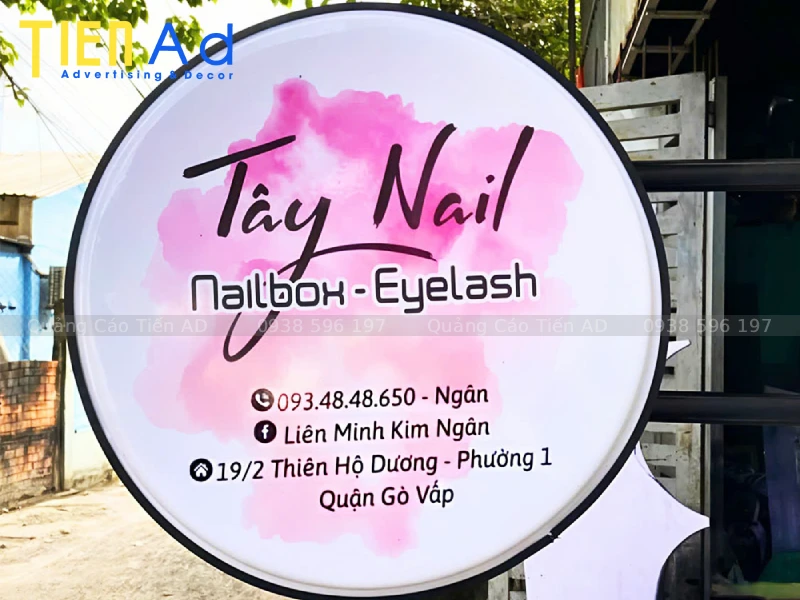 Biển vẫy hộp đèn mica hút nổi spa