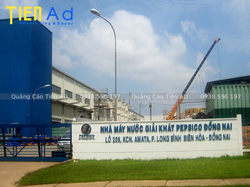 Bộ chữ nổi được lắp đặt tại nhà máy, nhà xưởng đẹp - 1