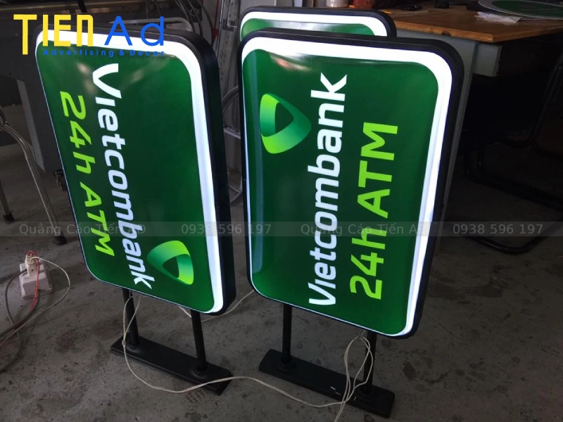 Các hình thức gia công biển vẫy hộp đèn mica hút nổi