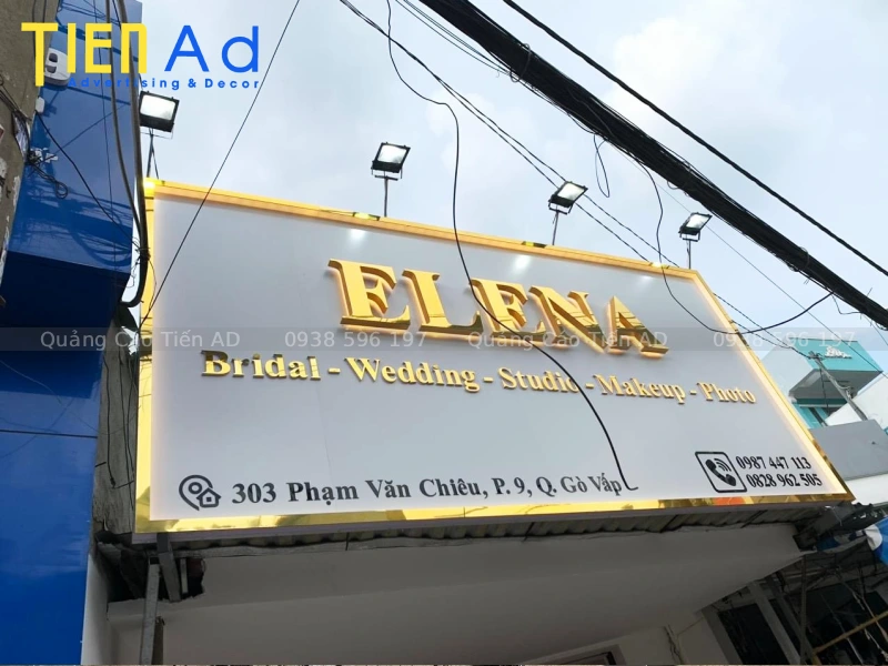 Các mẫu bảng hiệu alu chữ inox vàng gương mang lại tài lộc cho chủ cửa hàng