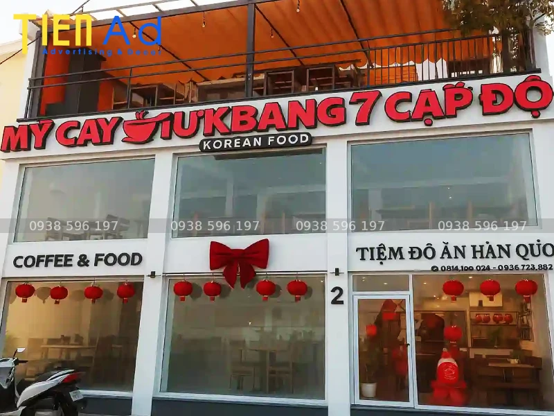 Các yếu tố làm nên bảng hiệu mì cay đẹp thu hút khách ghé lại