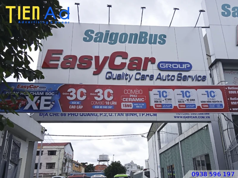 Cách vệ sinh bảng hiệu theo từng loại cụ thể