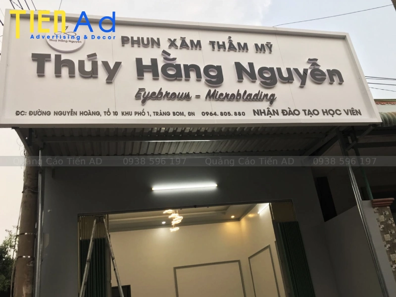 Cấu tạo chi tiết của bảng hiệu alu chữ nổi mica