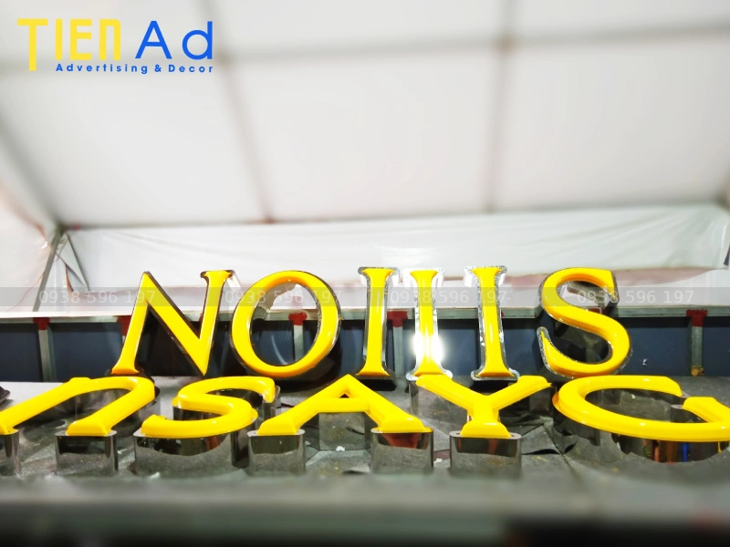 Chữ mica hút nổi