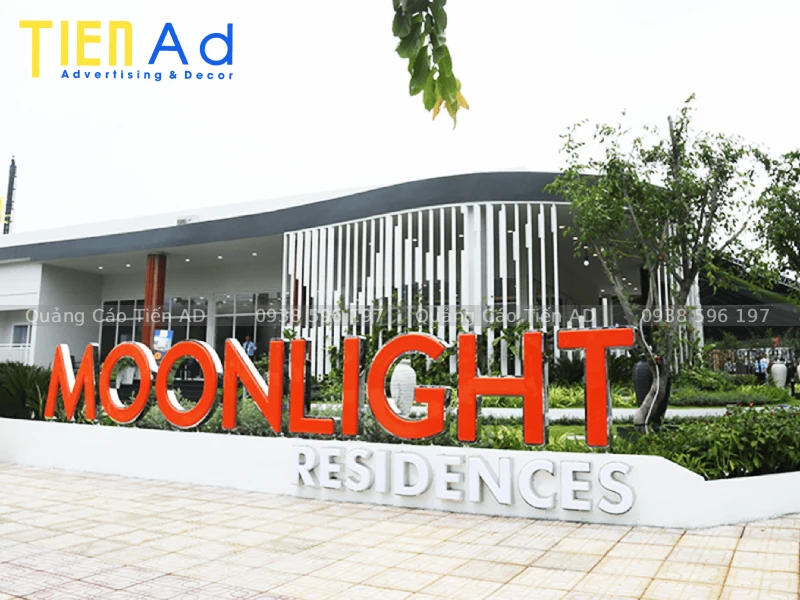 Chữ mica viền inox hút nổi