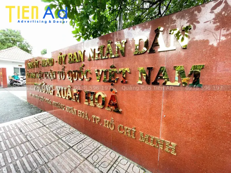 Chữ nổi inox gắn nền đá hoa cương