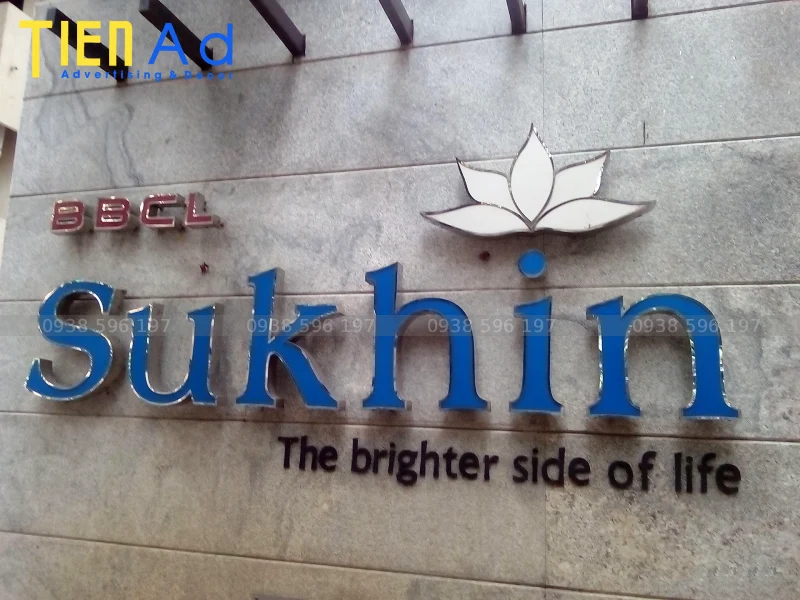 Chữ nổi mica dán tường