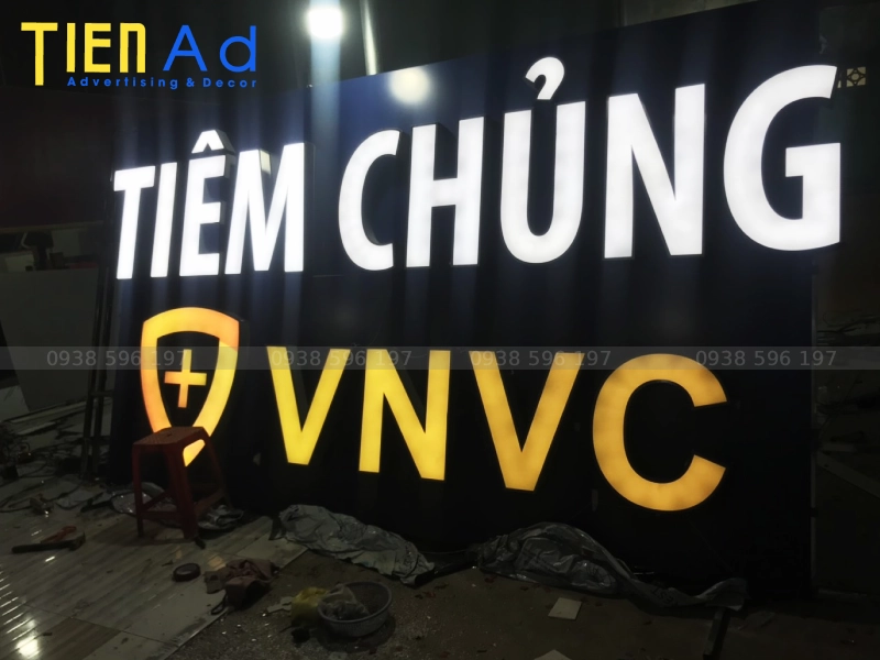 Chữ nổi mica sáng đèn Tiêm Chủng VNVC