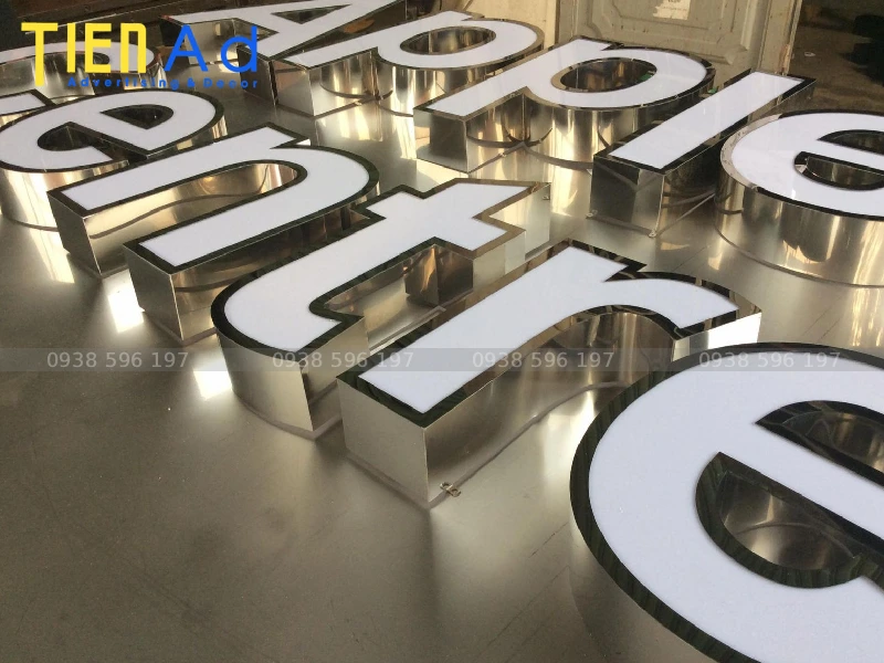 Chữ nổi mica viền inox