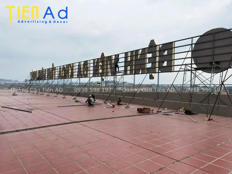 Đơn vị thiết kế, thi công bộ chữ nổi nóc tòa nhà, TTTM uy tín, chuyên nghiệp tại TP.HCM