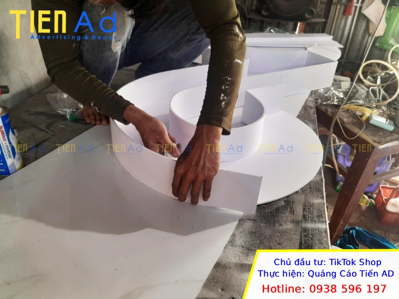 Gia công logo tiktok shop bằng formex