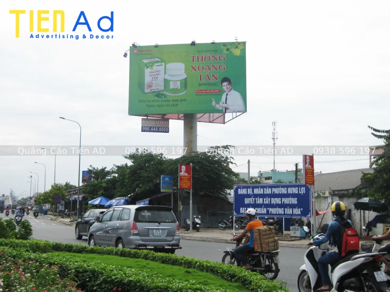 Hình ảnh một số biển quảng cáo tấm lớn ngoài trời đã được triển khai
