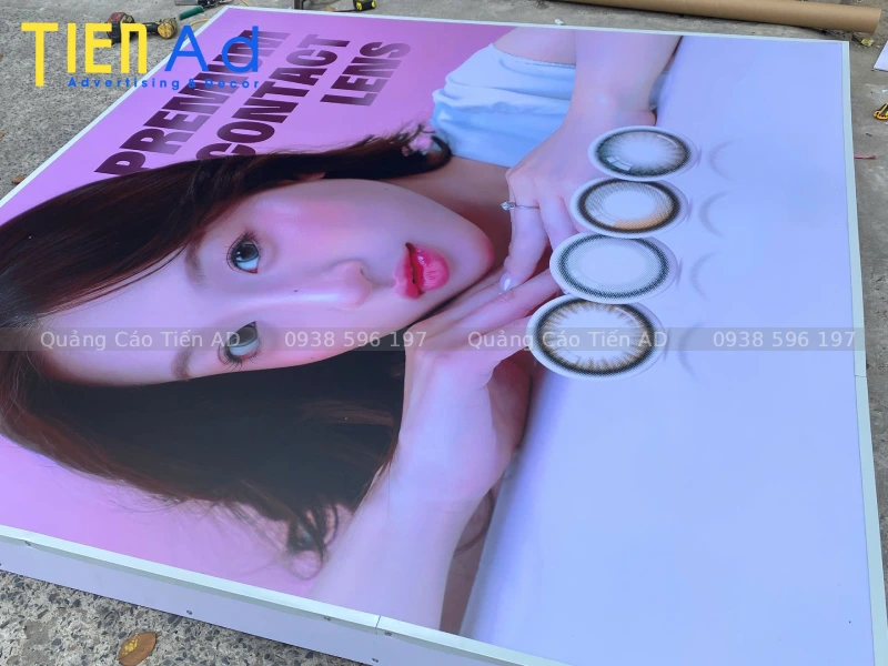Hình ảnh thực tế dự án hộp đèn bạt không gân in UV cửa hàng mắt kính EYEIYAGI