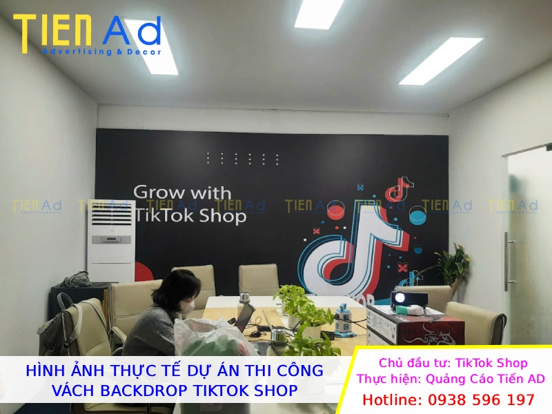 Hình ảnh thực tế dự án thi công vách backdrop TikTok Shop