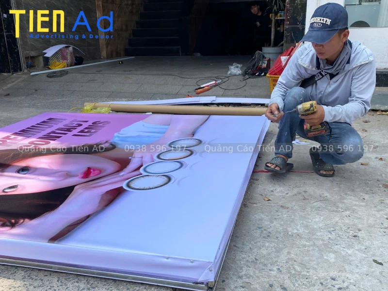 Hộp đèn bạt không gân in UV cửa hàng mắt kính EYEIYAGI - 3