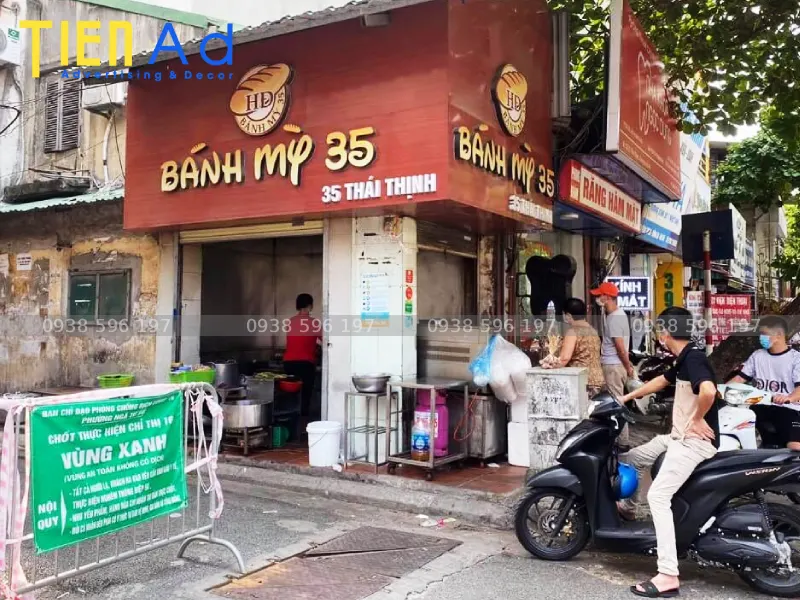 Khi bán nhiều loại bánh mì, bảng hiệu nên thể hiện thế nào