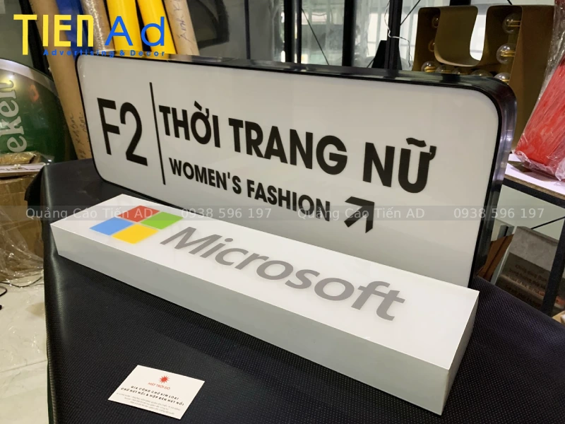 Kích thước chữ và logo không phù hợp