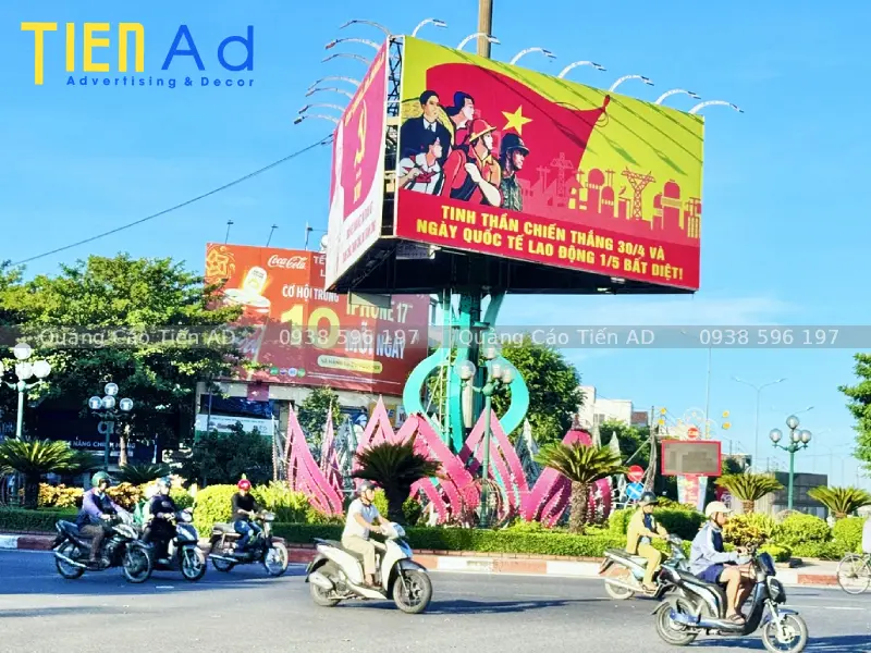 Mẫu biển quảng cáo lật 3 mặt Trivision Billboard - 7