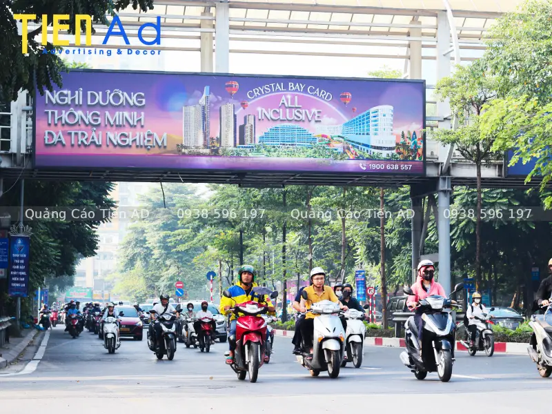 Mẫu quảng cáo trên cầu vượt đi bộ - 1