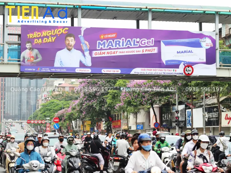 Mẫu quảng cáo trên cầu vượt đi bộ - 5