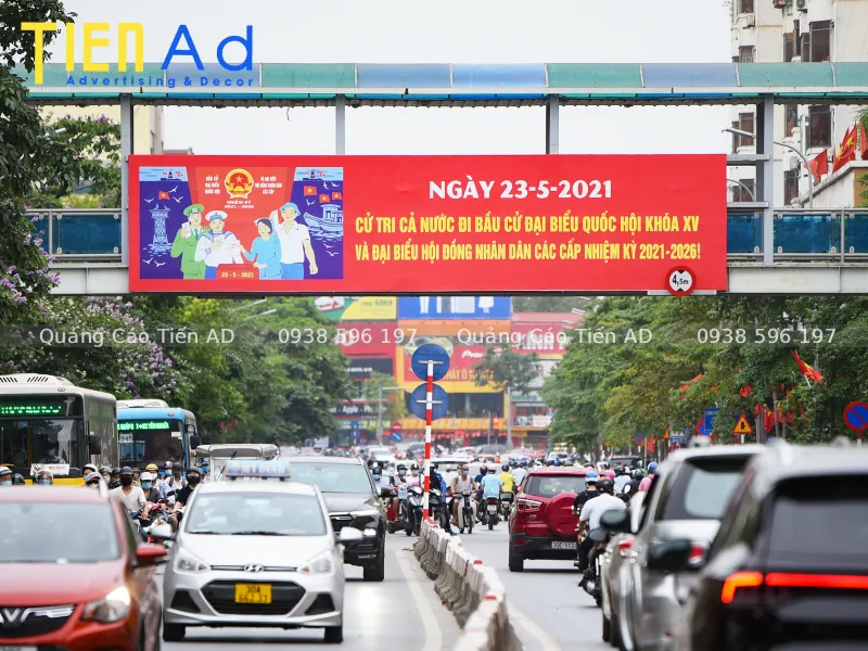 Mẫu quảng cáo trên cầu vượt đi bộ - 6