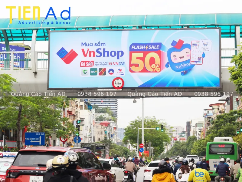 Mẫu quảng cáo trên cầu vượt đi bộ - 7