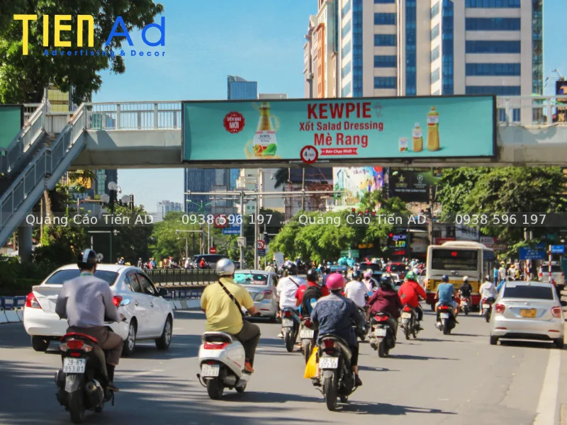 Mẫu quảng cáo trên cầu vượt đi bộ - 8