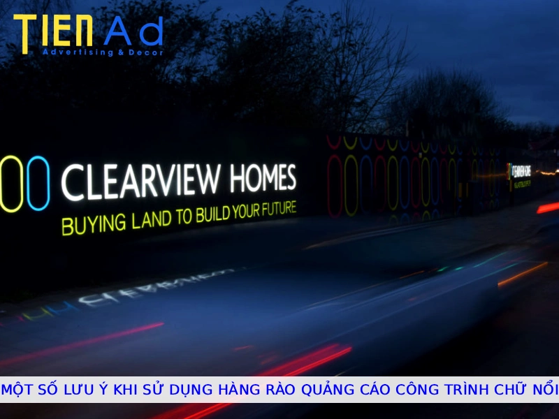 Một số lưu ý khi sử dụng hàng rào quảng cáo công trình chữ nổi