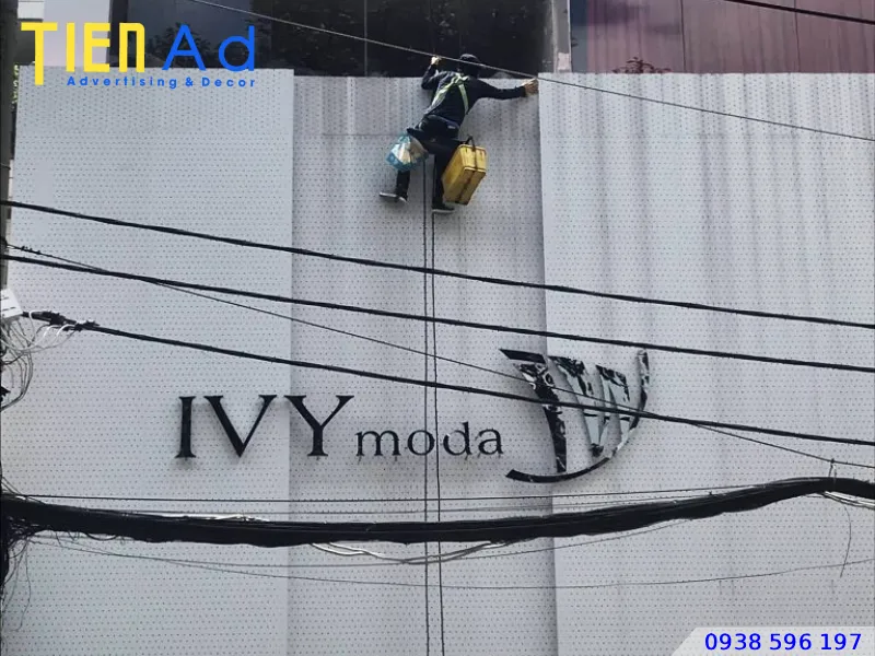 Nên tự vệ sinh hay thuê đơn vị bảo dưỡng bảng hiệu chuyên nghiệp