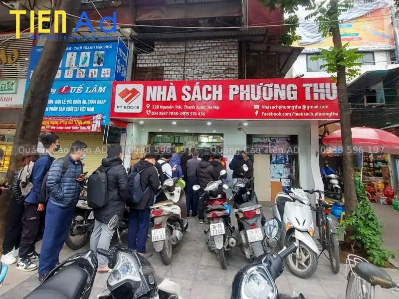 Những gam màu Pastel nhẹ nhàng giúp bảng hiệu nhà sách thêm phần gần gũi