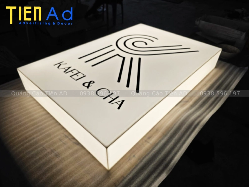 Những lỗi thường gặp khi làm hộp đèn mica không viền