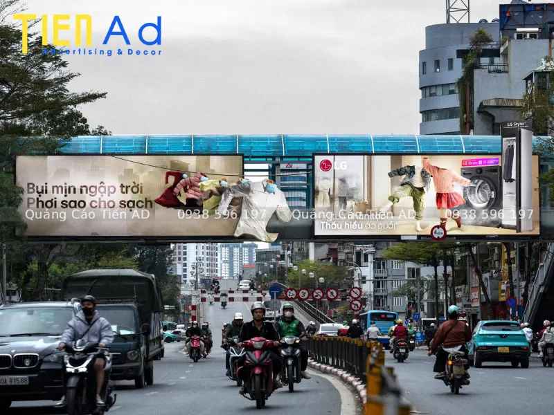 Những lưu ý khi thi công quảng cáo trên cầu vượt đi bộ