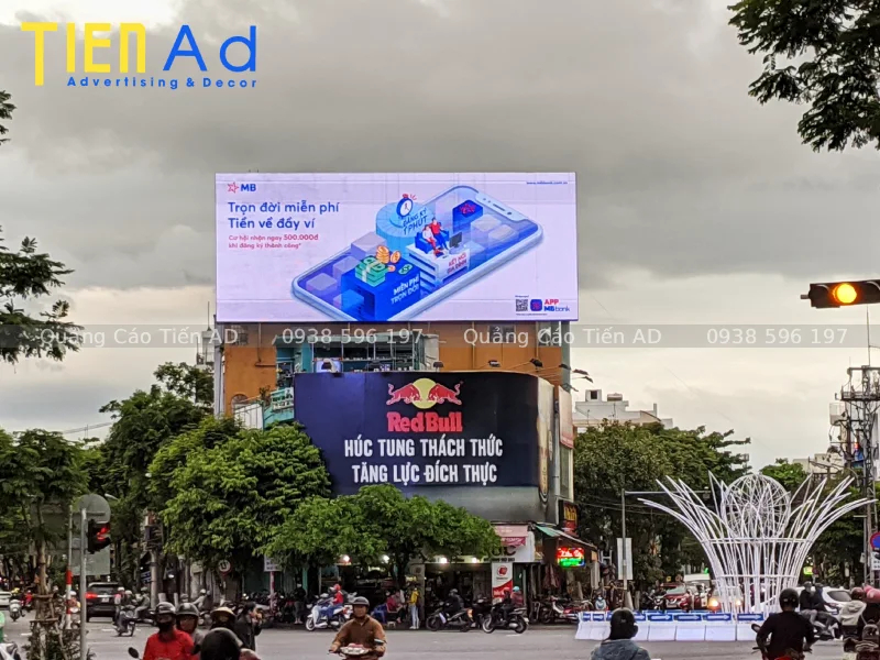 Những yếu tố ảnh hưởng đến chi phí thi công thay bạt pano quảng cáo ngoài