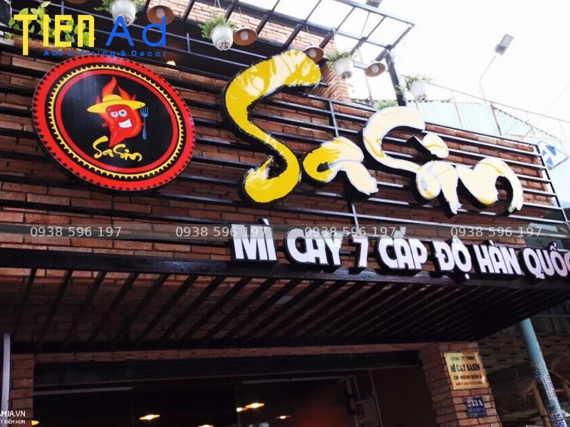 Phong cách thiết kế bảng hiệu mì cay độc đáo