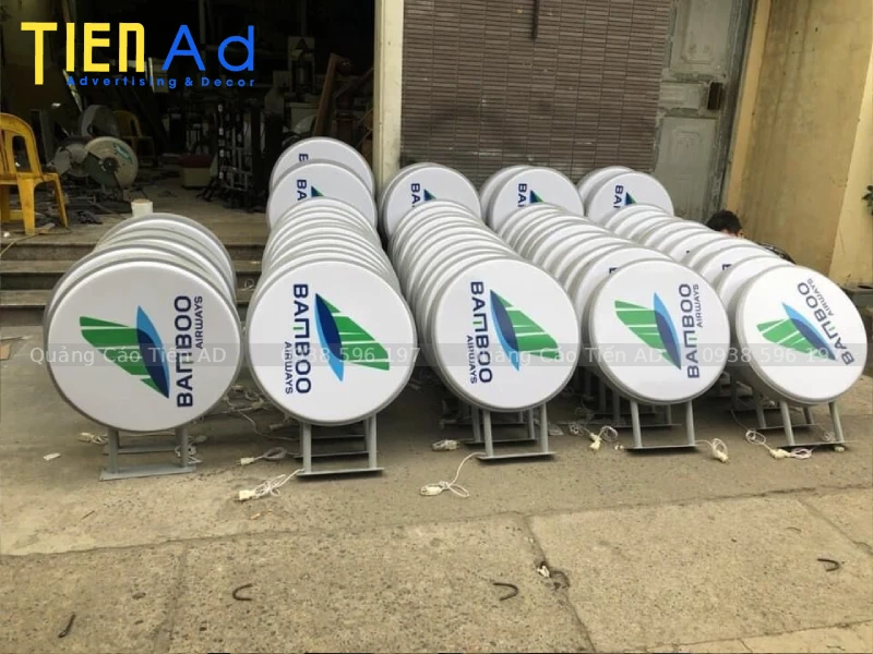 Quảng Cáo Tiến AD Địa chỉ làm biển vẫy hộp đèn mica hút nổi uy tín giá rẻ tại TP.HCM