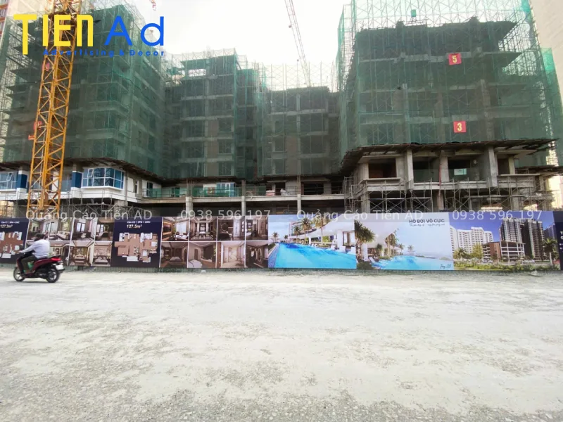 Quảng Tiến AD nhận thi công hoarding trọn gói giá rẻ tại TP.HCM