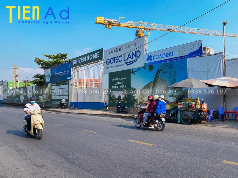 Quy trình thi công hàng rào quảng cáo dự án bất động sản chuyên nghiệp