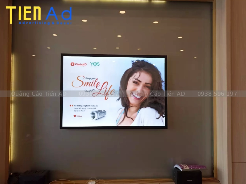 So sánh ưu điểm hộp đèn backlit film với hộp đèn bạt hiflex