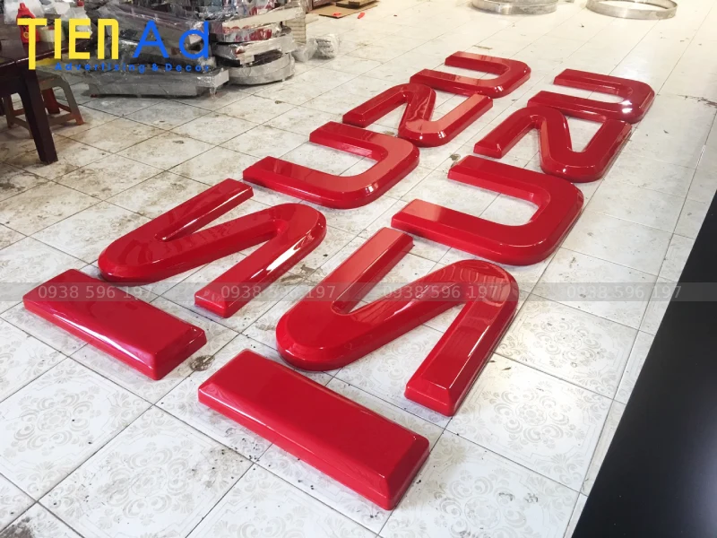 Sự khác biệt giữa chữ nổi mica giá rẻ và chữ nổi mica chất lượng cao