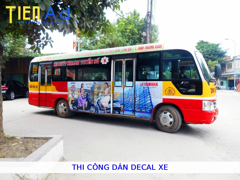 Thi công dán decal xe